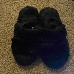 Faux fur slides